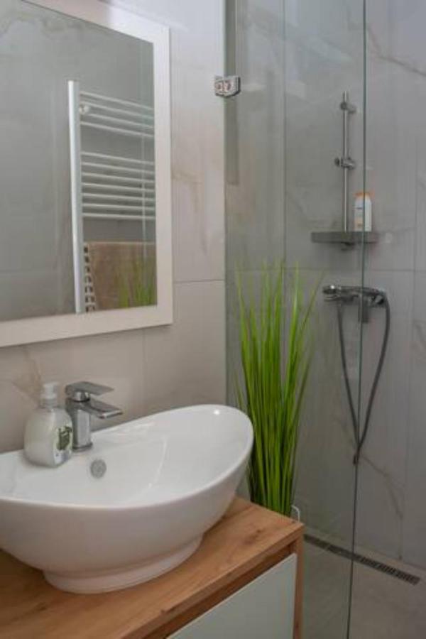 Elegant Stylish Modern Downtown Home Next 2 Danube Boedapest Buitenkant foto