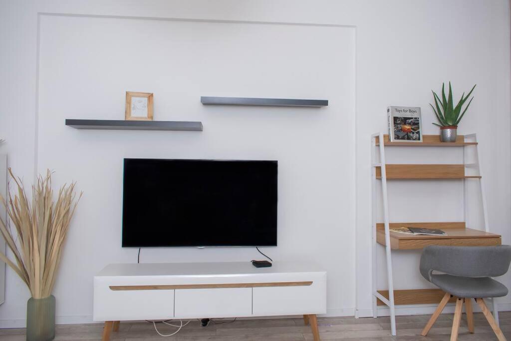 Elegant Stylish Modern Downtown Home Next 2 Danube Boedapest Buitenkant foto